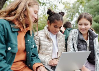 How does E-learning Contributes To A Brighter Future?