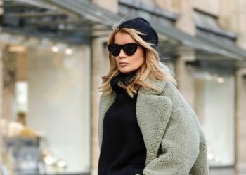 A detailed guide to matching a women’s outfit with a hat to look elegant