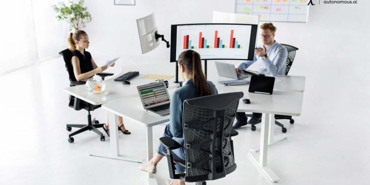 Just how does an Employee Benefit from Hoteling in Office Space?