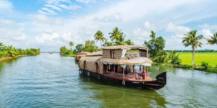 Kerala Tour Guide 2022 – Best Sightseeing Places