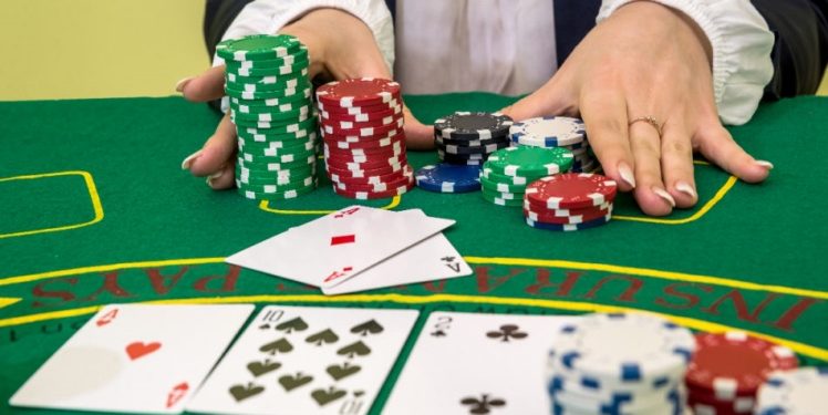 How Do Online Baccarat Casino Games Work?