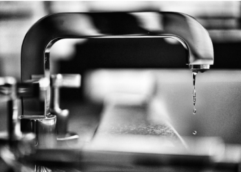 When Should You Call a Plumbing Company if You Notice a Leak