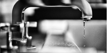When Should You Call a Plumbing Company if You Notice a Leak