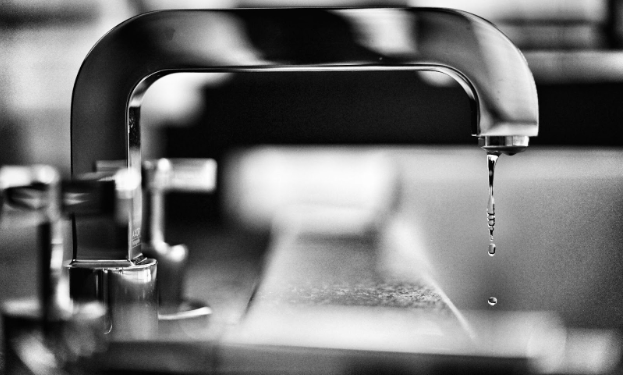 When Should You Call a Plumbing Company if You Notice a Leak